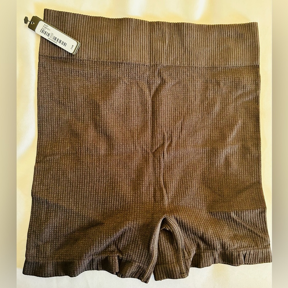 NWT SKIMS Ribbed Shorts SOOT